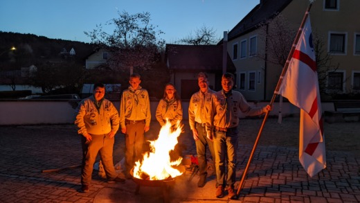 Wache am Osterfeuer